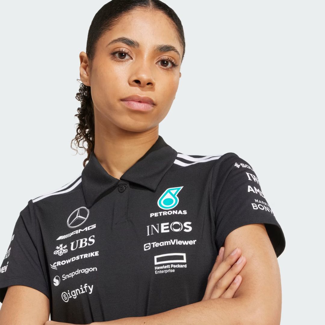 Playera Polo Negra Mercedes - AMG Petronas F1™ Team Mujer 2025 – Materiales Reciclados