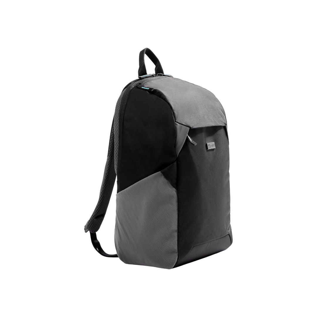 Mochila Gris Mercedes-AMG F1™ 2024 – Diseño Técnico y Estilo Deportivo