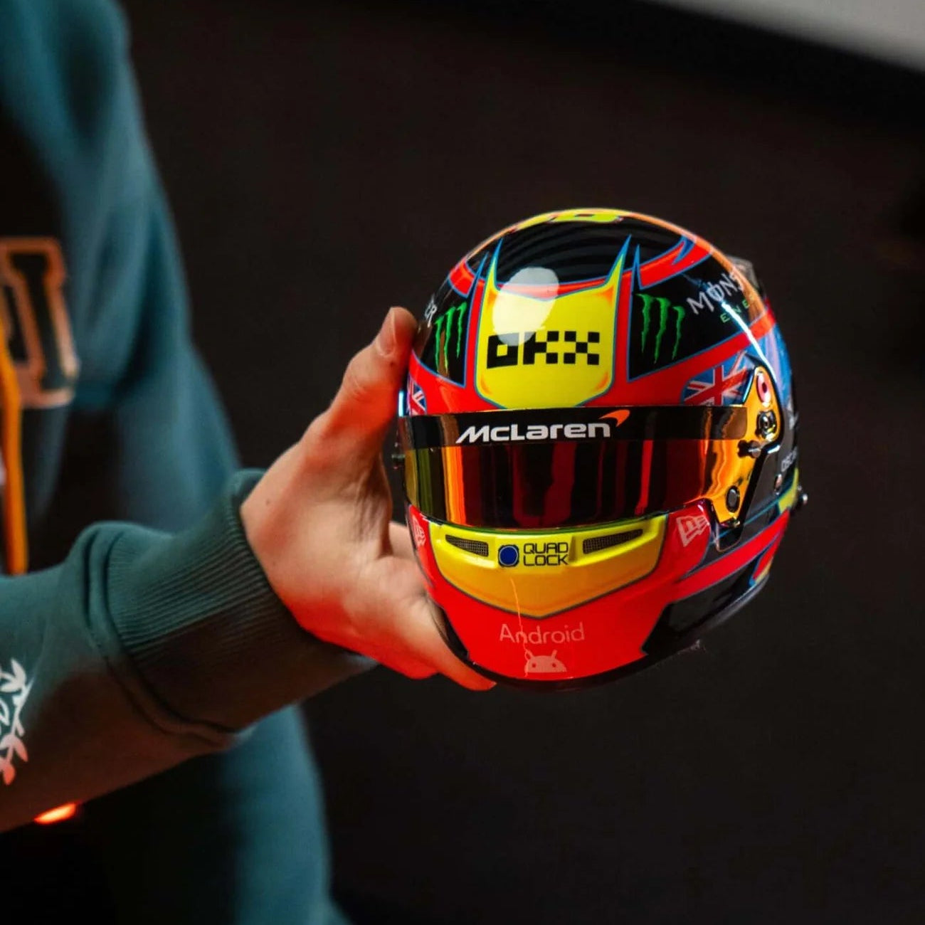 Mini Casco Oscar Piastri McLaren F1™ 2025 | Bell 1:2 Oficial