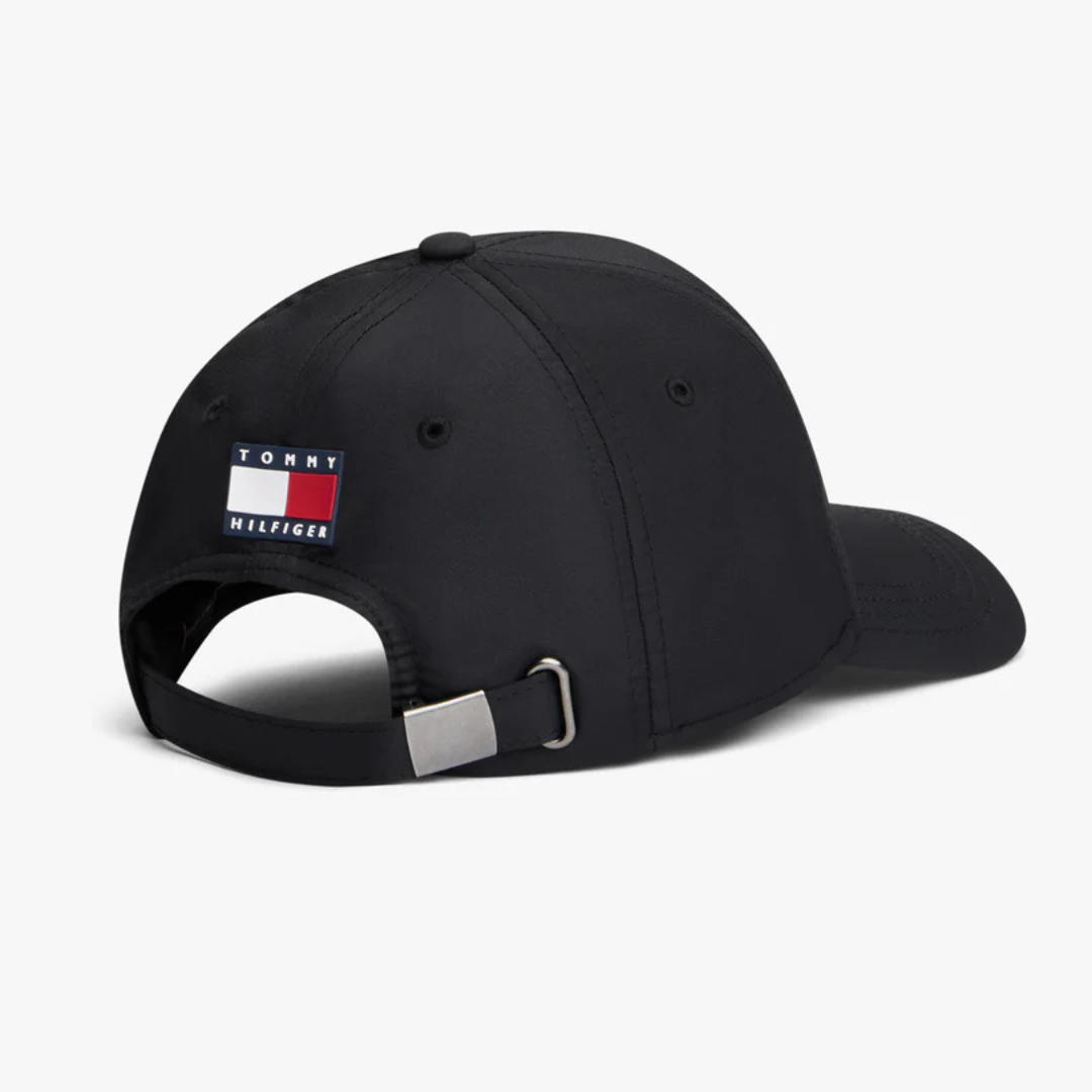 Gorra Cadillac F1 2026 negra oficial vista adicional