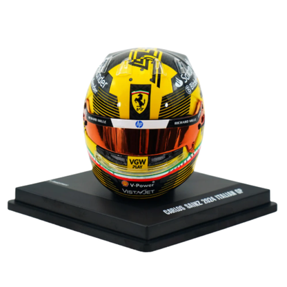 Casco Carlos Sainz Ferrari F1™ SF-24 Monza 2024 1:5 Looksmart