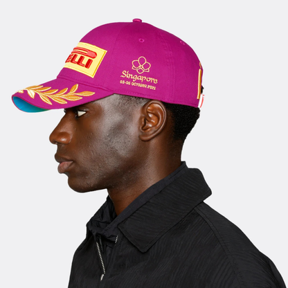 Gorra Pirelli F1™ Podium Singapore 2025 | Edición Especial Magenta