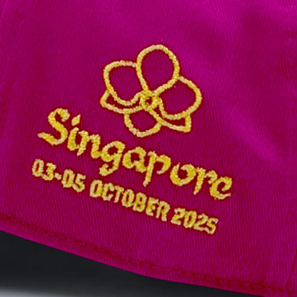 Gorra Pirelli F1™ Podium Singapore 2025 | Edición Especial Magenta