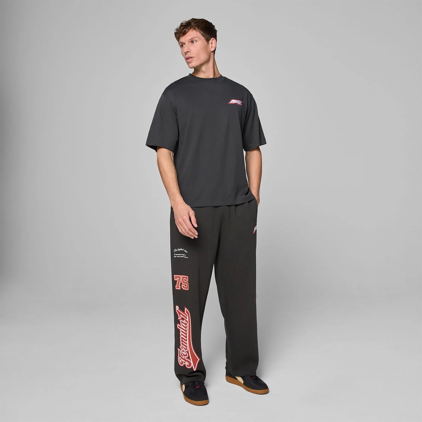 Joggers Legacy Oversized F1™ 75 Años – Estilo Retro